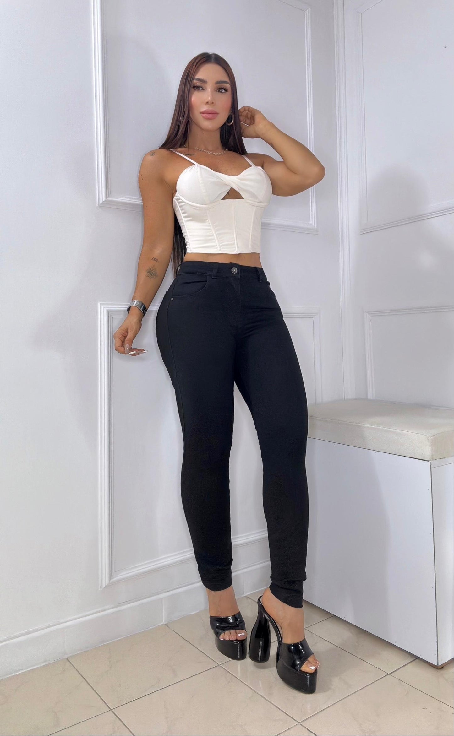 Skinny Negro Dama